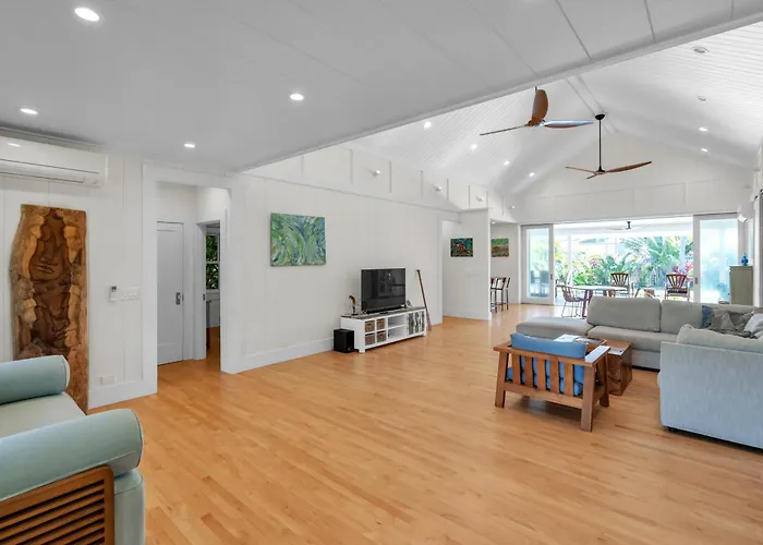 Gorgeous Renovated 1937 Plantation Style Beach House 50 Steps To The Center Of The Beach Home
